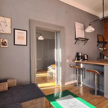 Republicii Brick Apartment *