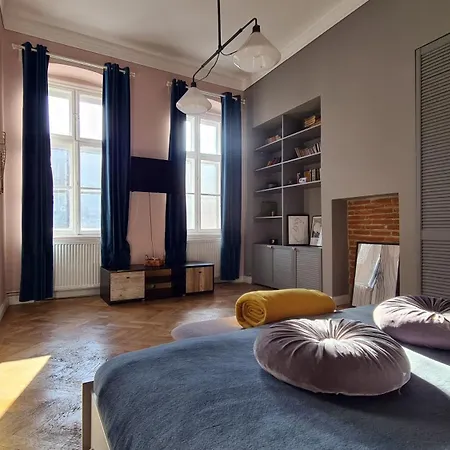 Republicii Brick Apartment
