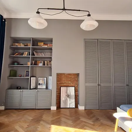 Republicii Brick Apartment