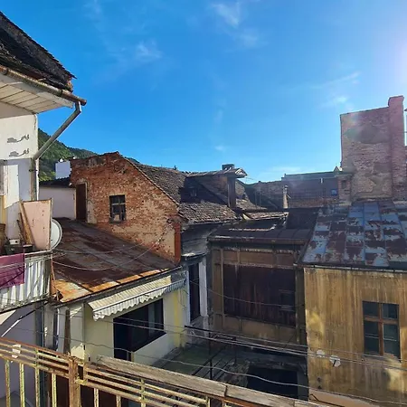 Republicii Brick Apartment *