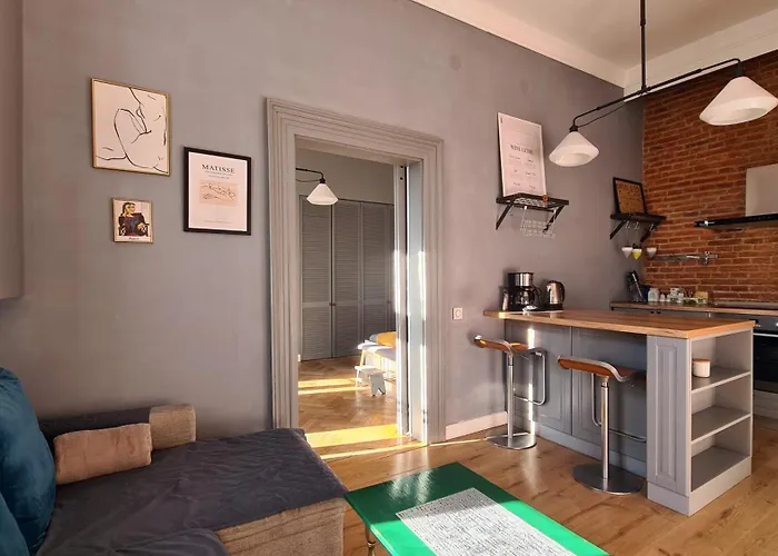 Republicii Brick Apartment *