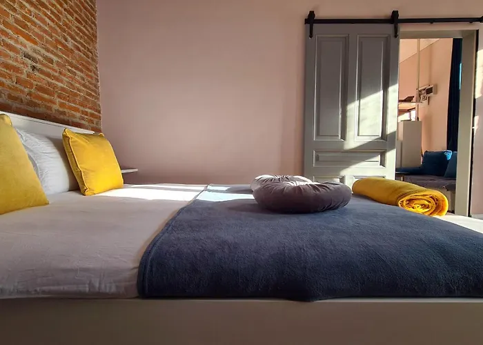 Republicii Brick Apartment *